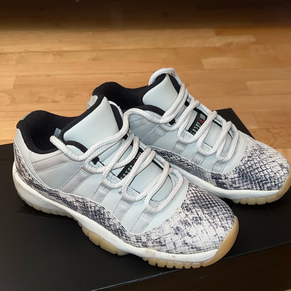 Air Jordan 11 Retro Low 'Light Bone Snakeskin'
